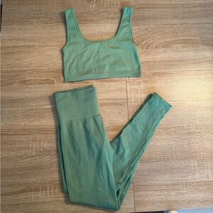 SET ACTIVE Lucky: Sports Bra and Leggings Set